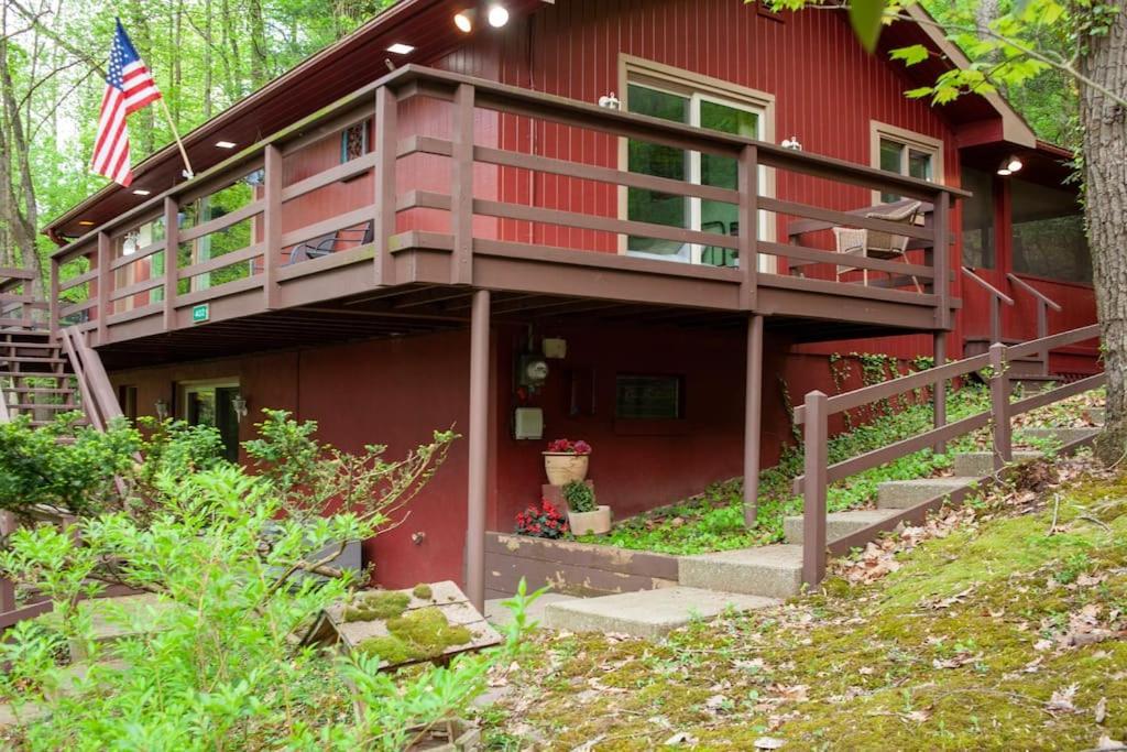 Lakeside Retreat: Pet-Friendly Cabin with Hot Tub & Outdoor Activities Mount Gretna Exterior photo