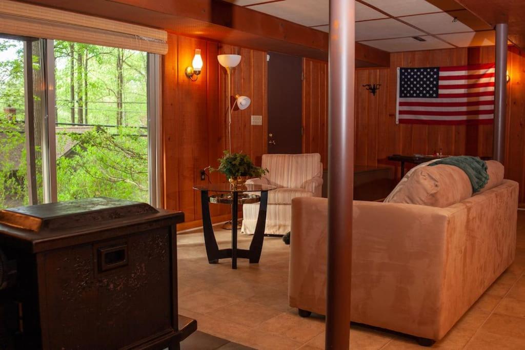 Lakeside Retreat: Pet-Friendly Cabin with Hot Tub & Outdoor Activities Mount Gretna Exterior photo