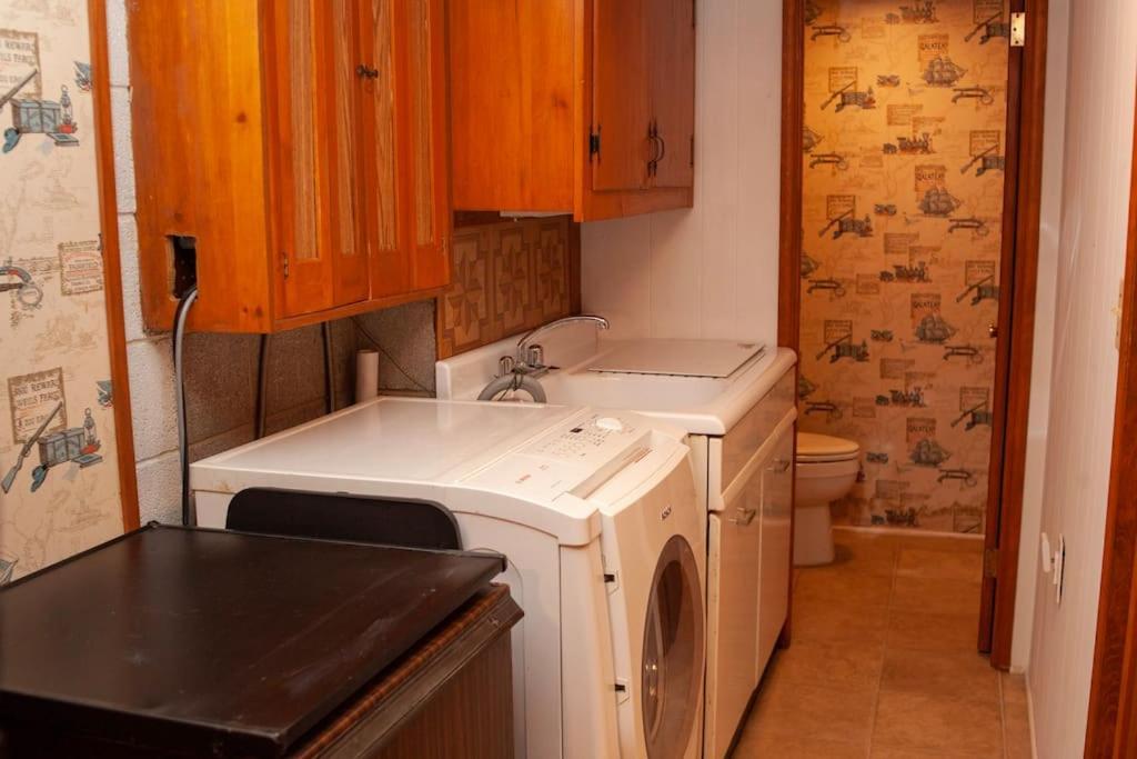 Lakeside Retreat: Pet-Friendly Cabin with Hot Tub & Outdoor Activities Mount Gretna Exterior photo